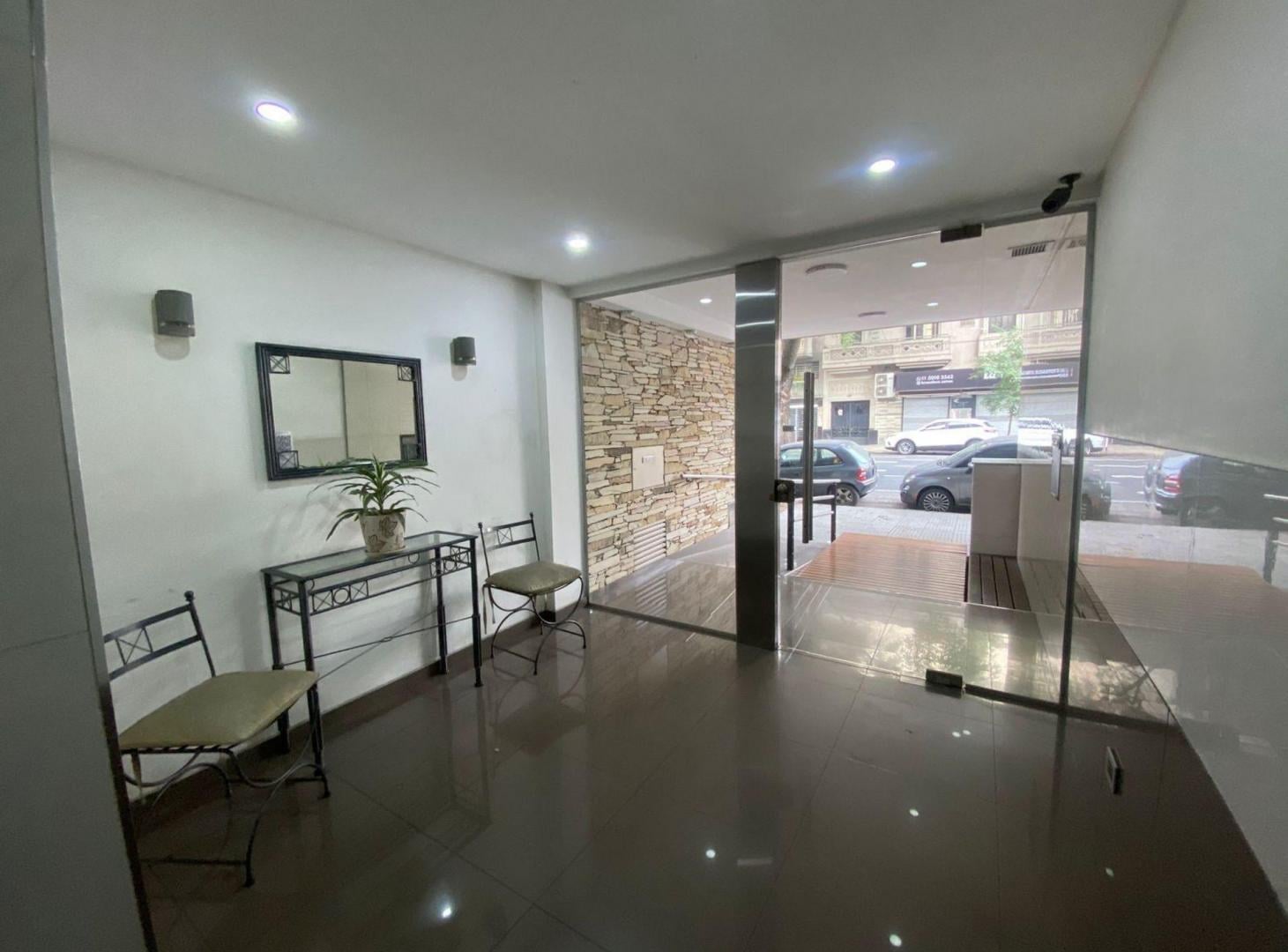 ALQUILER DEPTO DOS AMBIENTES SIN EXPENSAS- FLORES