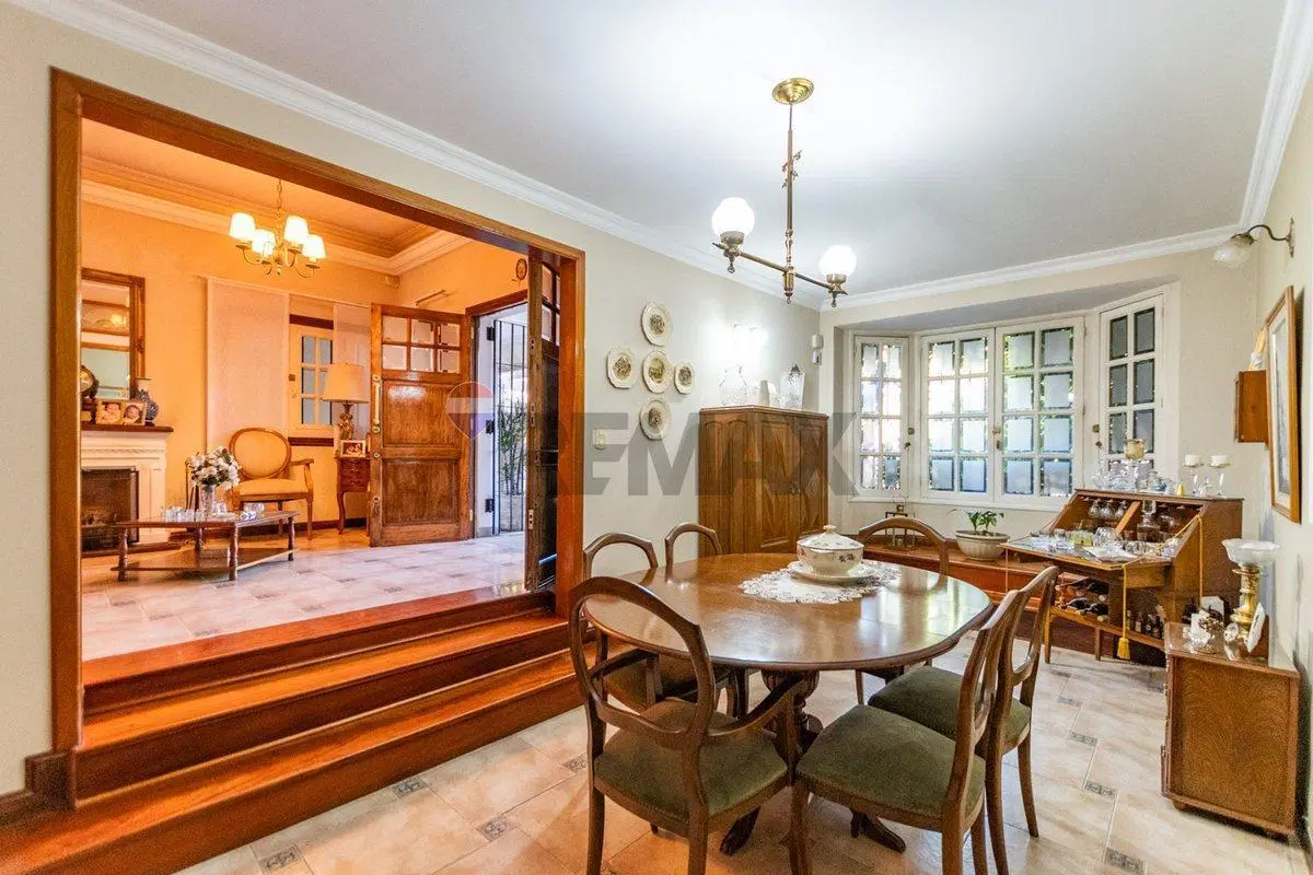 Imponente Casa en Castelar 4 ambientes 5