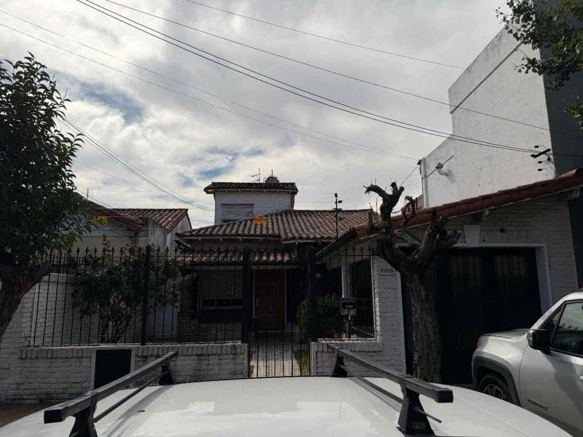 Venta Casa 5 ambientes en Vicente Lopez cochera 2