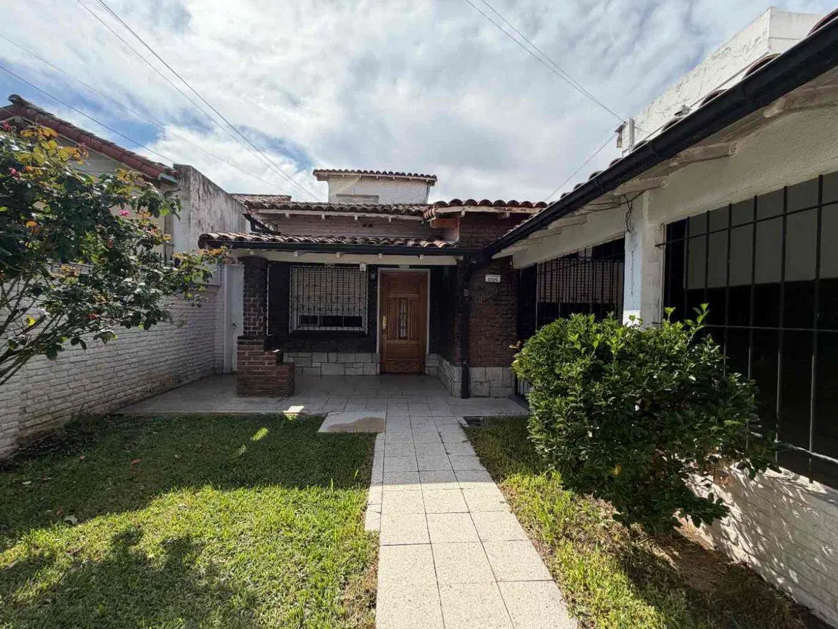 Venta Casa 5 ambientes en Vicente Lopez cochera 3