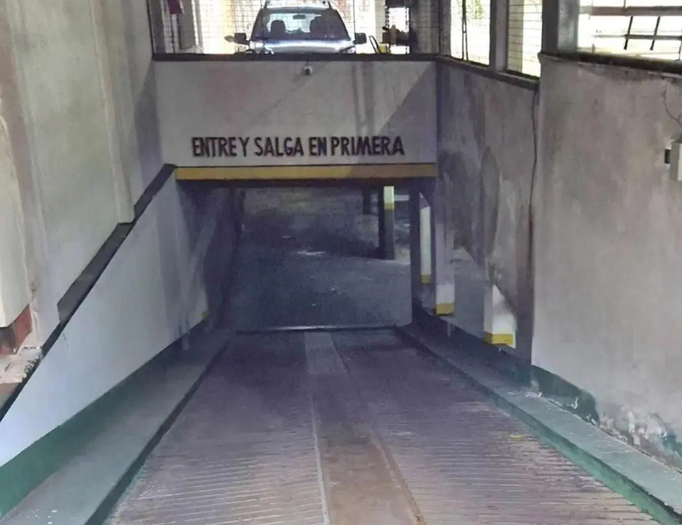 VENTA COCHERA CUBIERTA EN  ALMAGRO 3