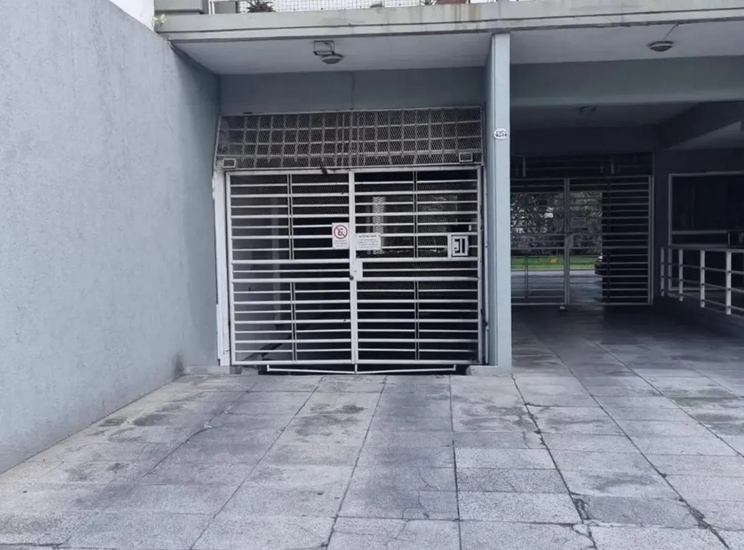 VENTA COCHERA CUBIERTA EN  ALMAGRO 2