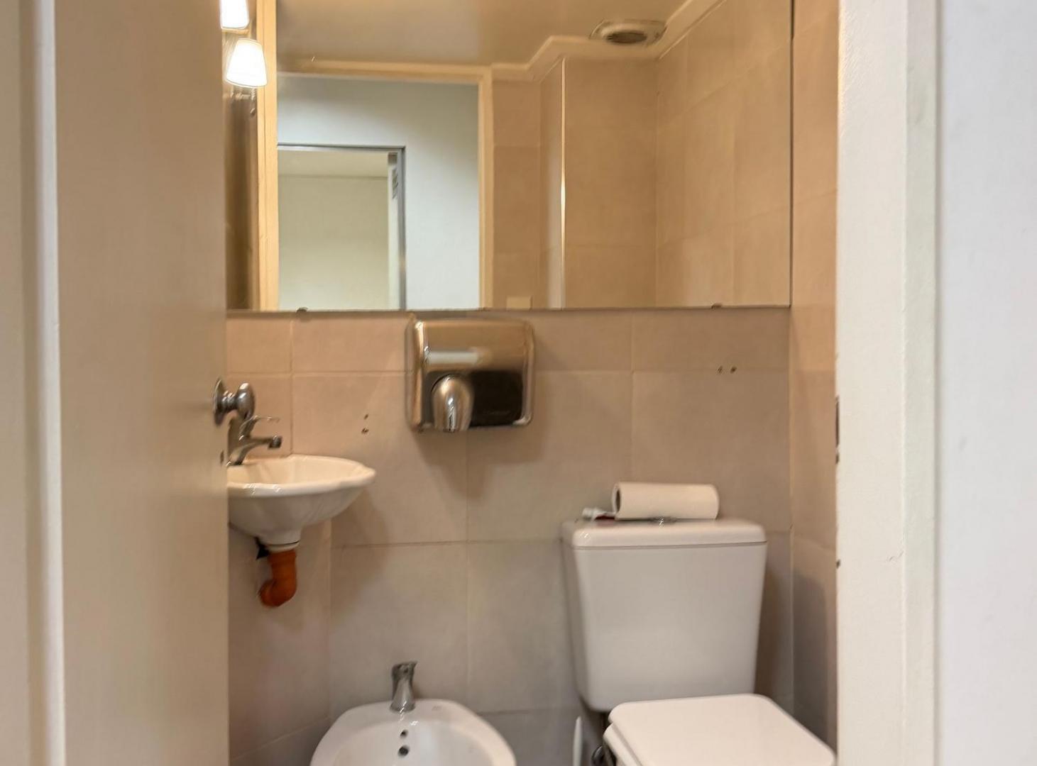 Foto de Venta Local c/ Subsuelo y Oficinas | Apto T. Rubro, imagen 4