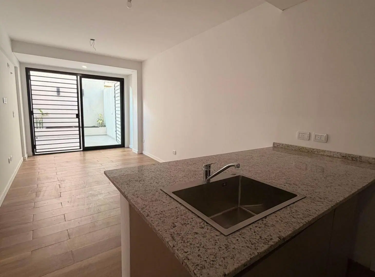 ALQUILER MONOAMBIENTE  PATIO Y CONEXION LAVARROPAS 3