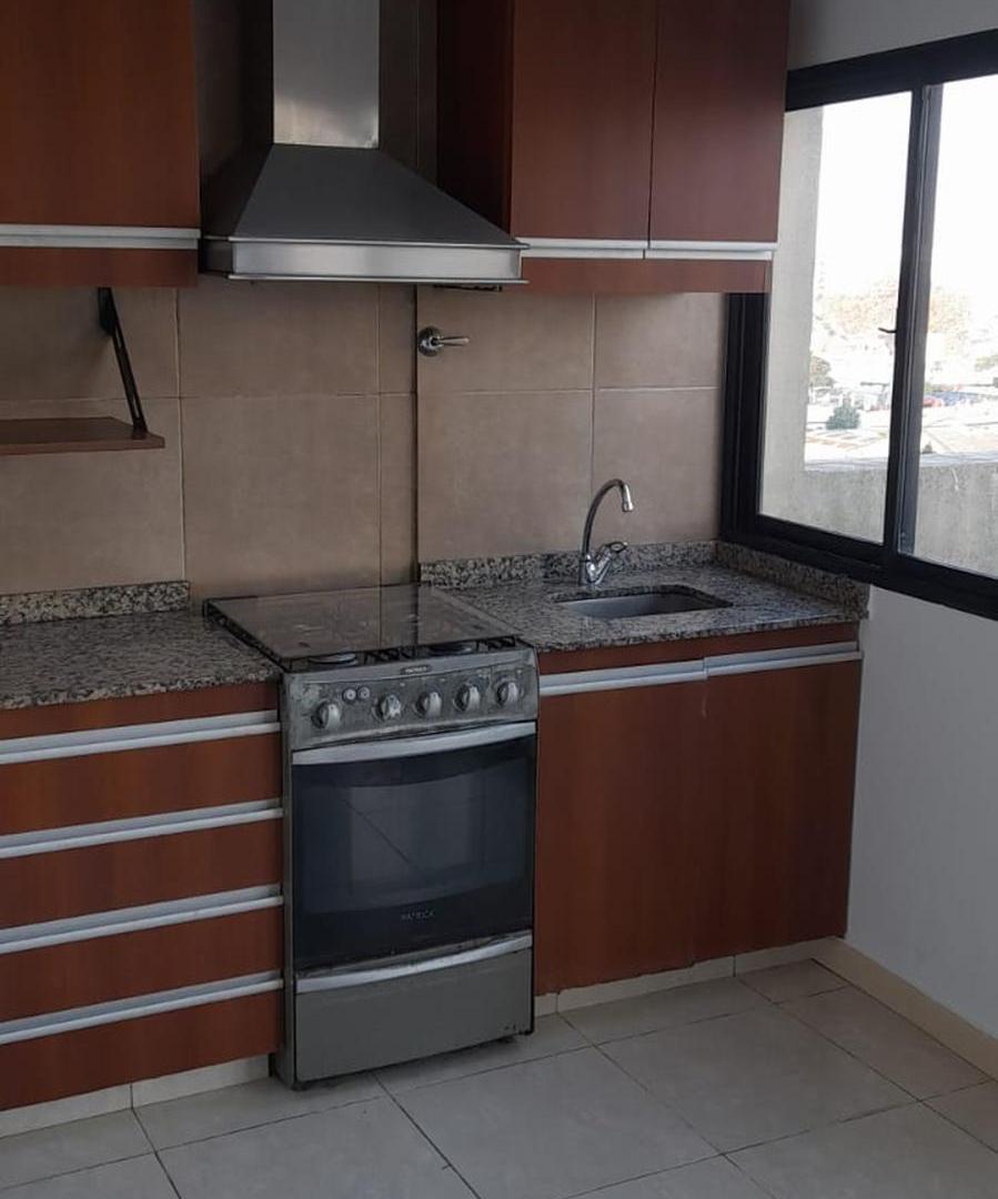 Foto de VENTA 2 AMBIENTES CON BALCON TERRAZA EN FLORESTA, imagen 2