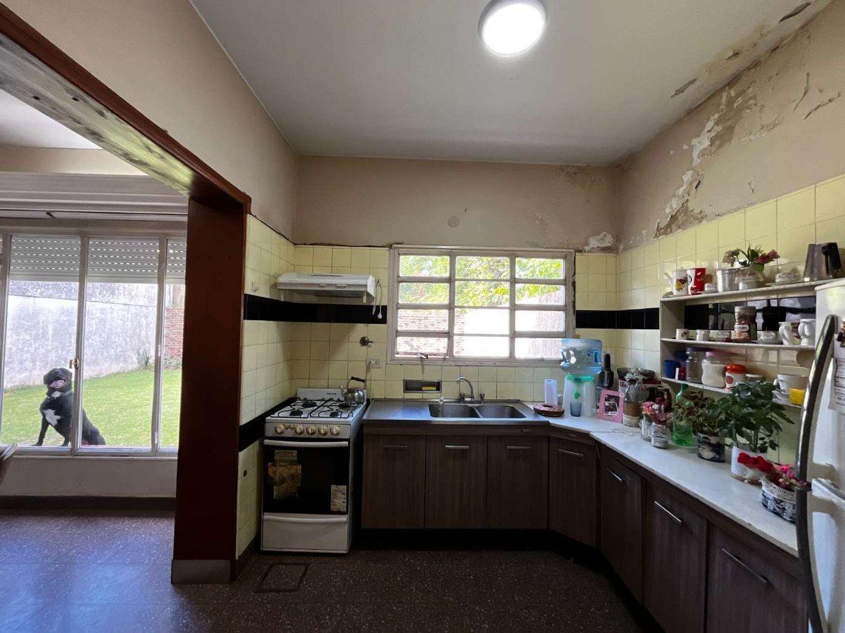Foto de Vta casa 3 amb .dep cochera, jardin, trrza y blcon, imagen 4