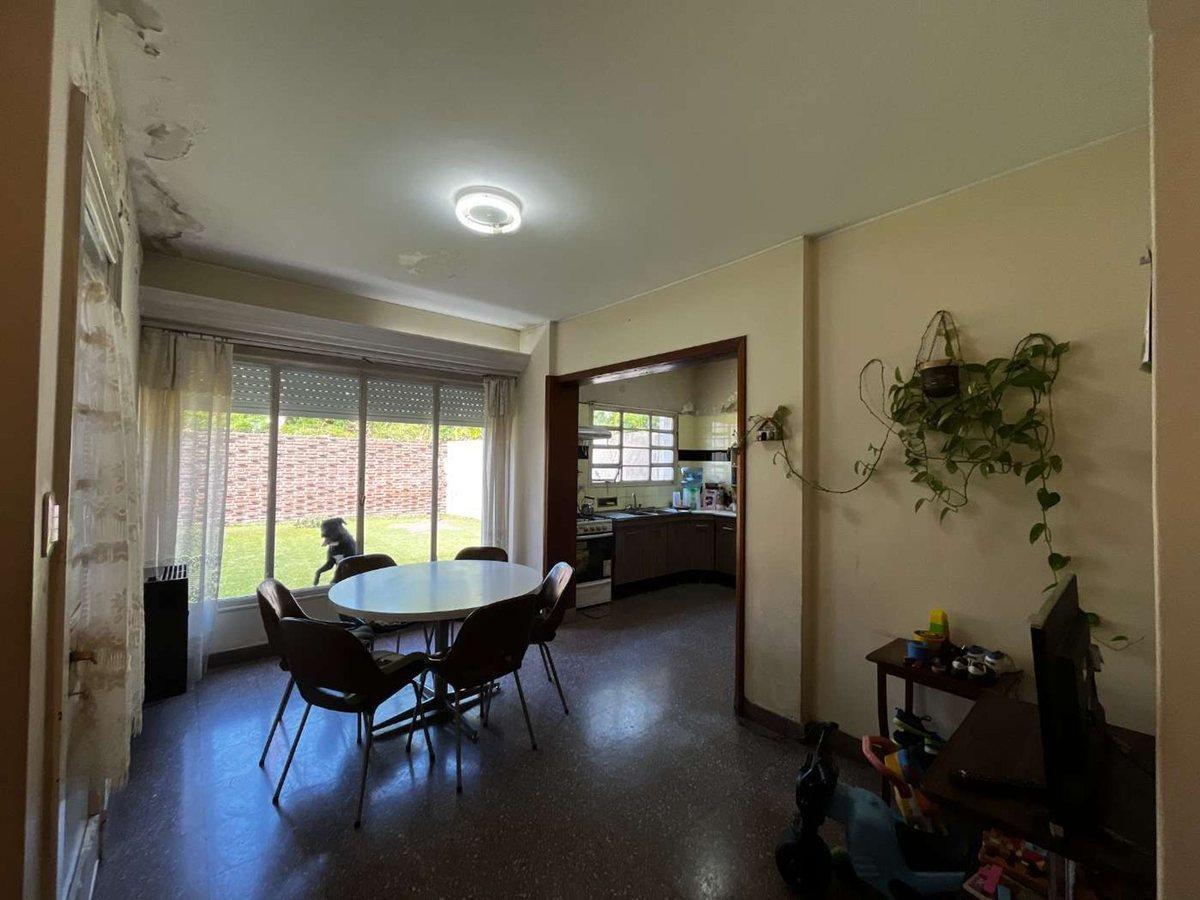 Foto de Vta casa 3 amb .dep cochera, jardin, trrza y blcon, imagen 3