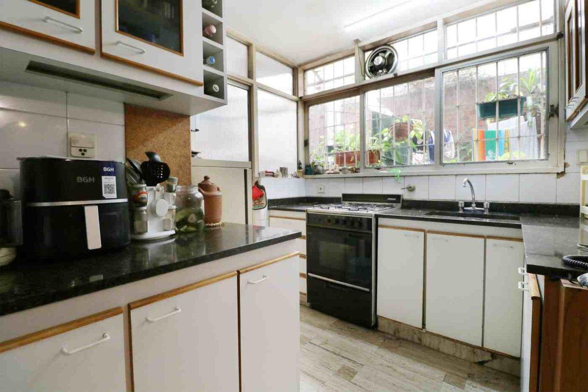 Foto de VENTA DEPTO 5 AMB. / DEPENDENCIA/COCHERA/PATIO, imagen 4