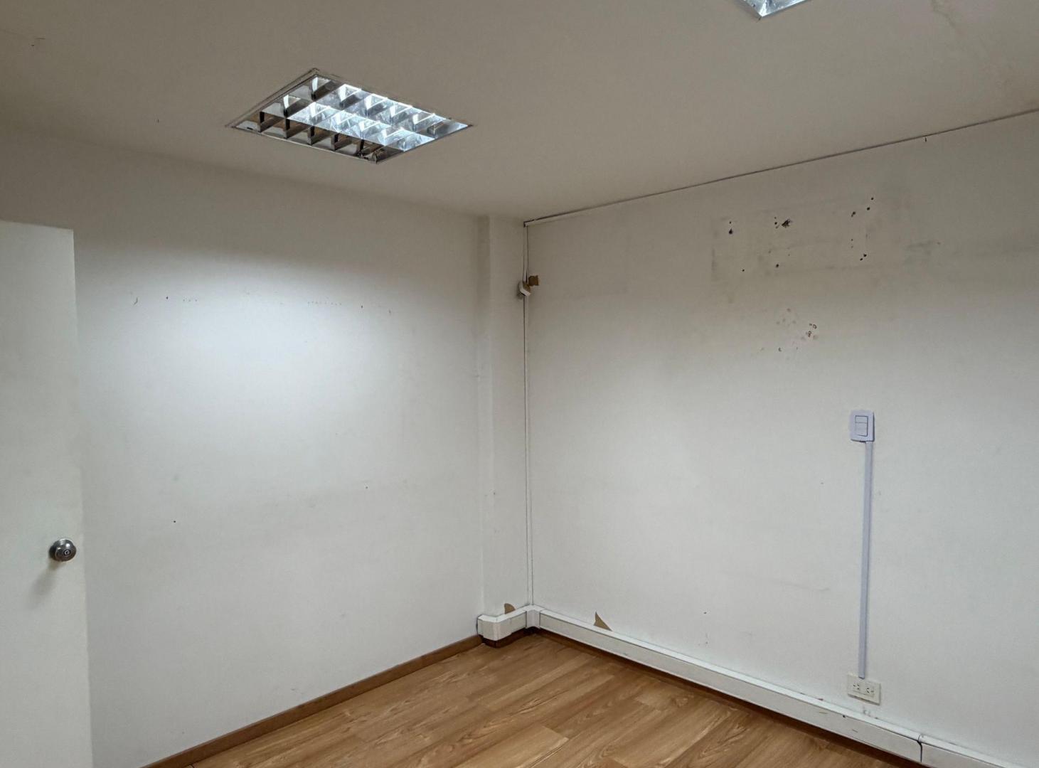 Foto de Venta Local c/ Subsuelo y Oficinas | Apto T. Rubro, imagen 3