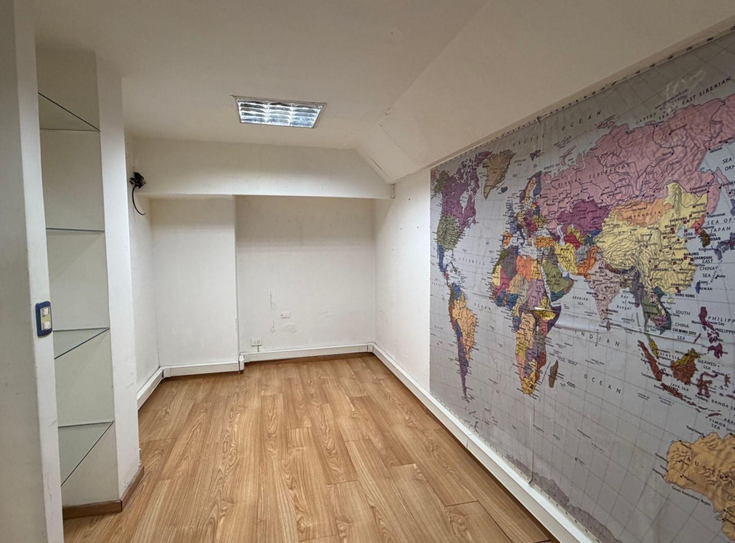 Foto de Venta Local c/ Subsuelo y Oficinas | Apto T. Rubro, imagen 4