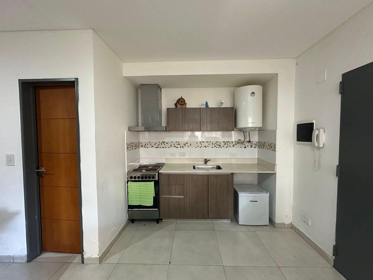 Foto de MONOAMB. EN PB, EN VENTA! VILLA SARMIENTO, MORÓN, imagen 3