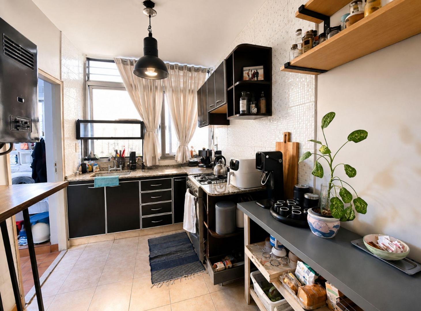Foto de Departamento 4 amb. en venta en Flores luminoso, imagen 1