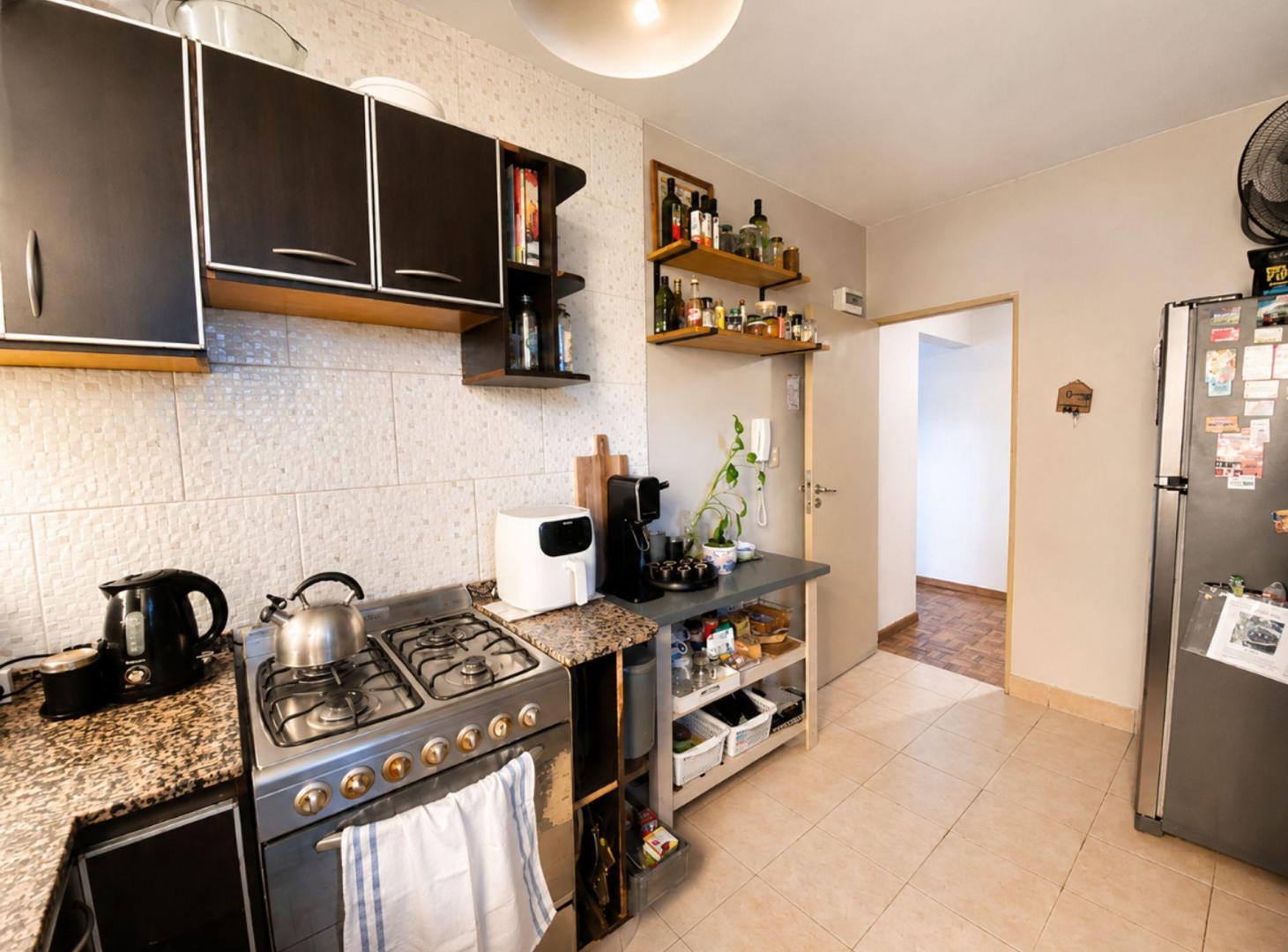 Foto de Departamento 4 amb. en venta en Flores luminoso, imagen 2