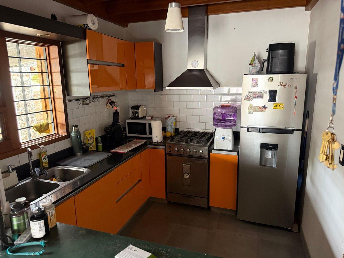 Foto de Venta Casa 4 amb Pileta y Cochera. 356m2 CASTELAR, imagen 3