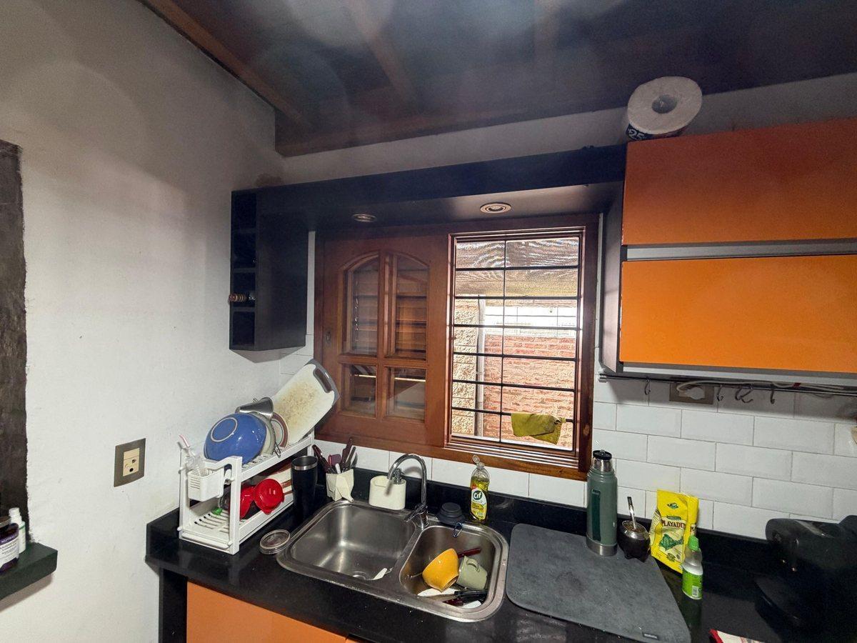Foto de Venta Casa 4 amb Pileta y Cochera. 356m2 CASTELAR, imagen 4