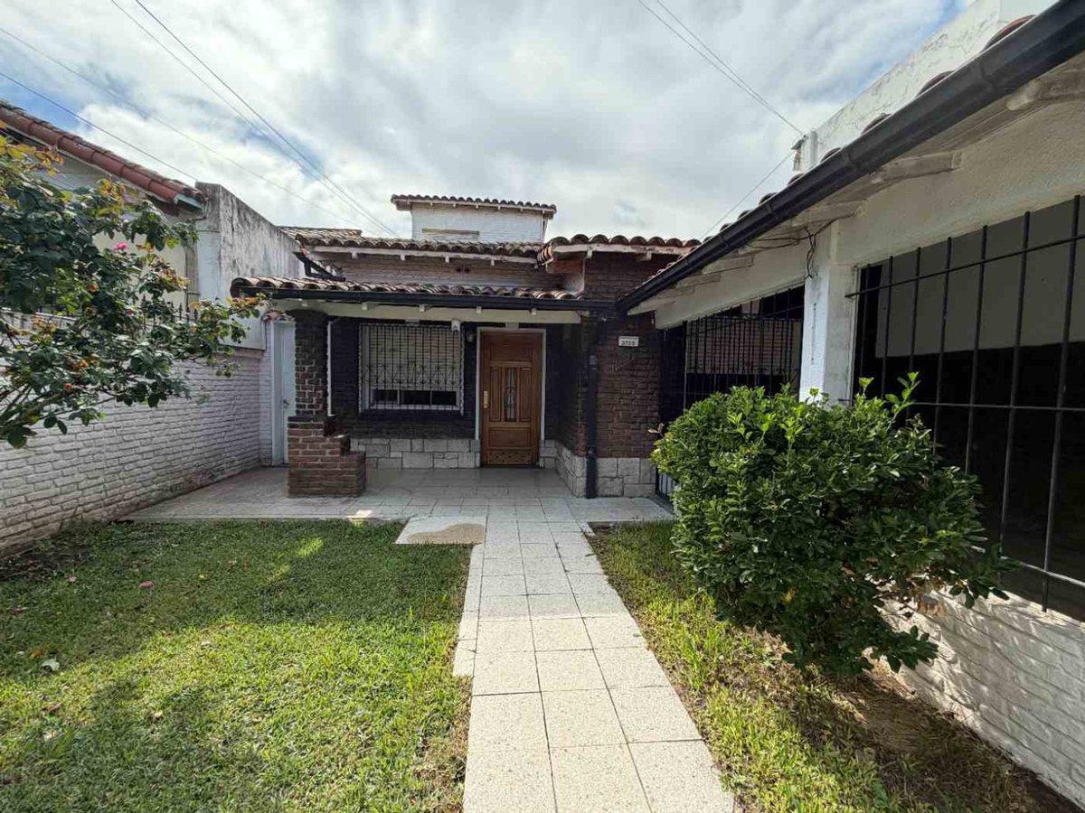 Foto de Venta Casa 5 ambientes en Vicente Lopez cochera, imagen 3