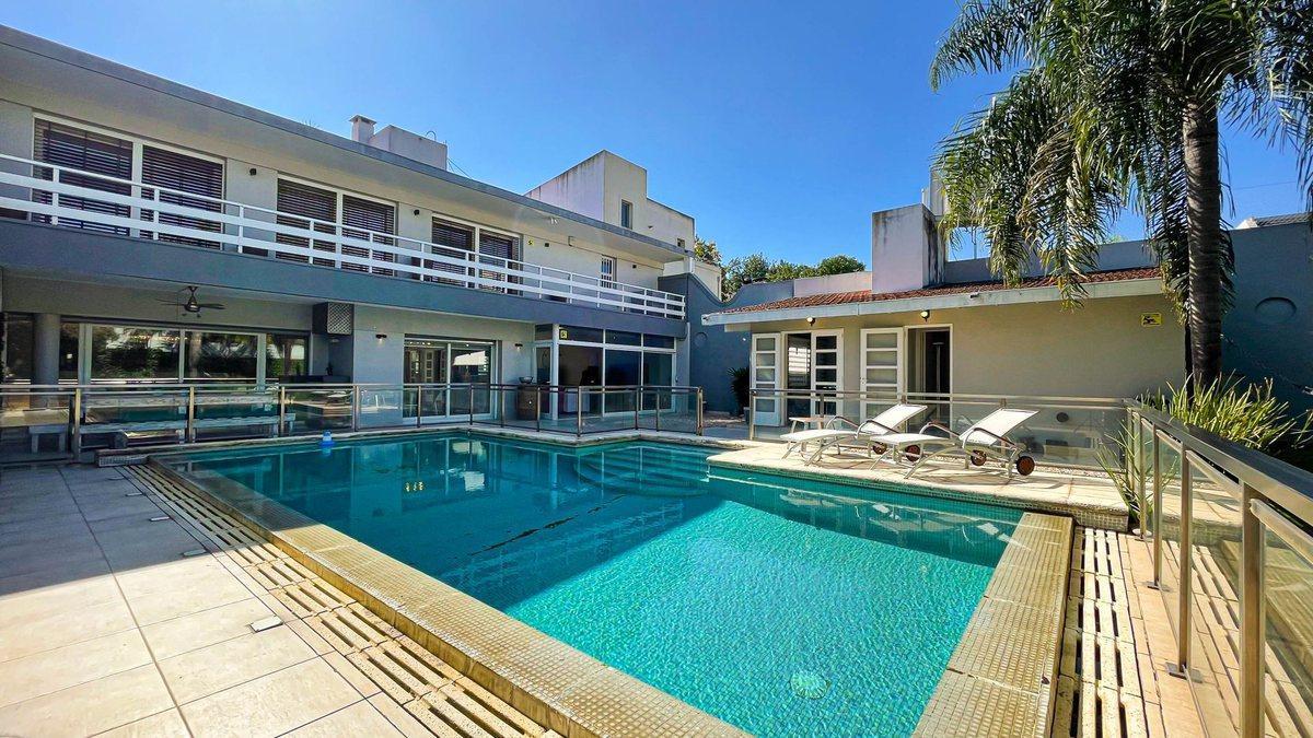 Foto de VENTA CASA 6 AMBIENTES VILLA SARMIENTO PILETA, imagen 2
