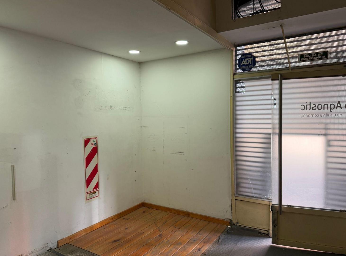 Foto de Venta Local c/ Subsuelo y Oficinas | Apto T. Rubro, imagen 2