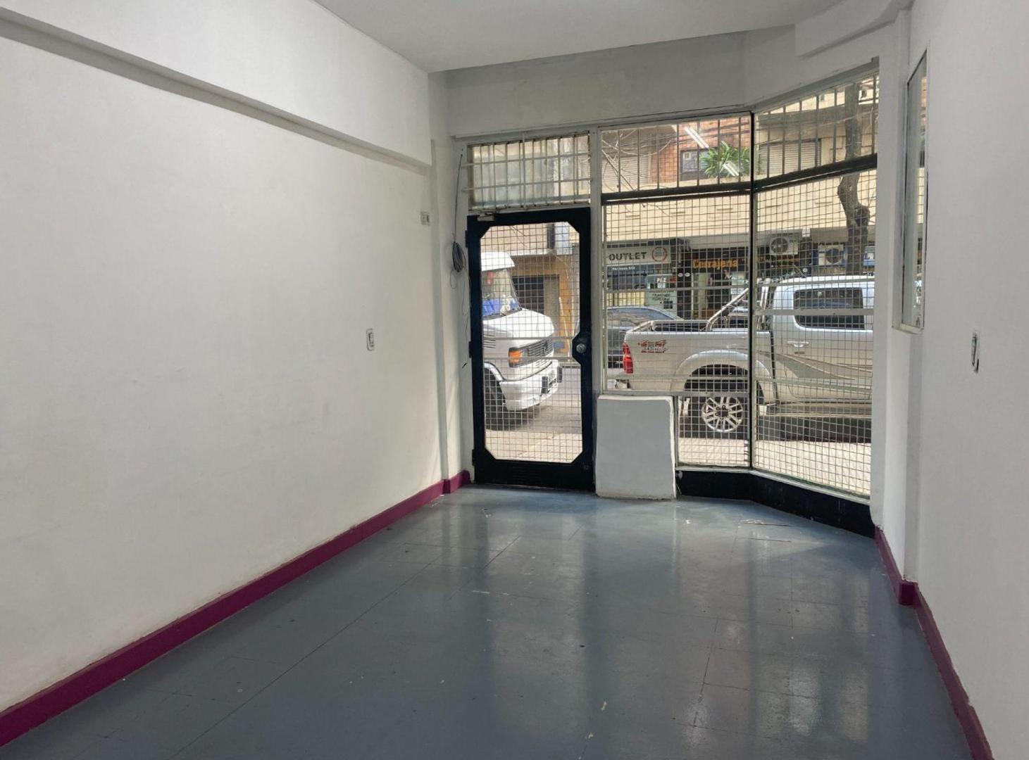 Foto de Local en venta en Caballito a la calle c/patio, imagen 2