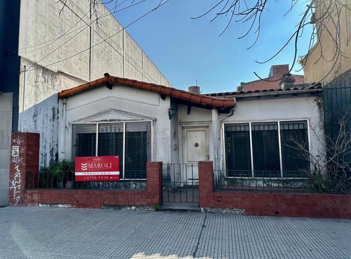 oficina sobre Hipólito Yrigoyen a 1 cuandra de Av. Fleming