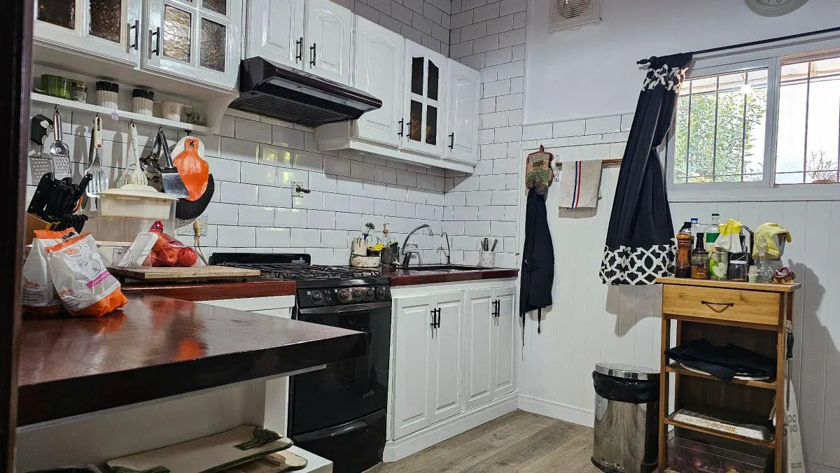 4 amb + escritorio; Martínez; casa en terreno propio 4