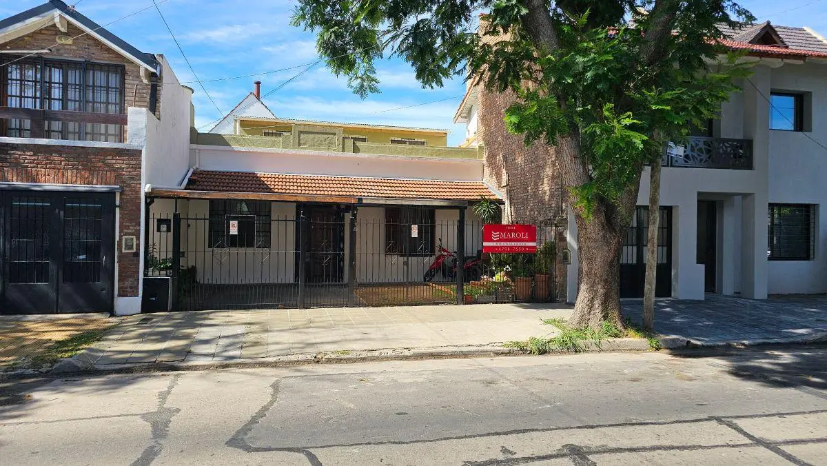 4 amb + escritorio; Martínez; casa en terreno propio 2