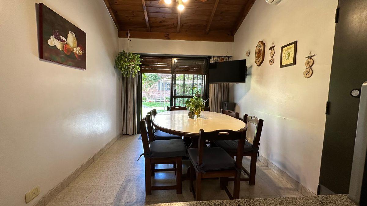 CHAL 6 AMB. 4 C/ AVENIDA 4 HABITACIONES 1 SUITE 3 DE ELLAS EN PLANTA BAJA / PLAY O SUM Y QUINCHO