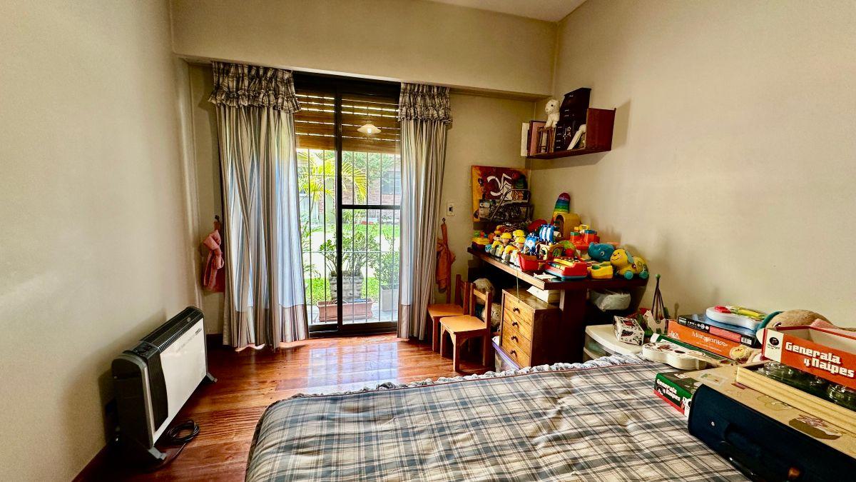 CHAL 6 AMB. 4 C/ AVENIDA 4 HABITACIONES 1 SUITE 3 DE ELLAS EN PLANTA BAJA / PLAY O SUM Y QUINCHO