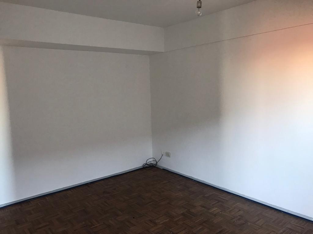 Oportunidad! Dos Ambientes con Balcón - 8° Piso - Belgrano - con Renta 4