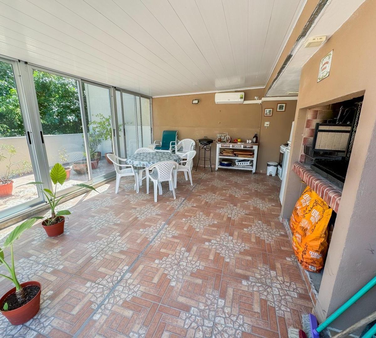 Venta Casa 4 Ambientes Patio Terraza Quincho en Urquiza R 5