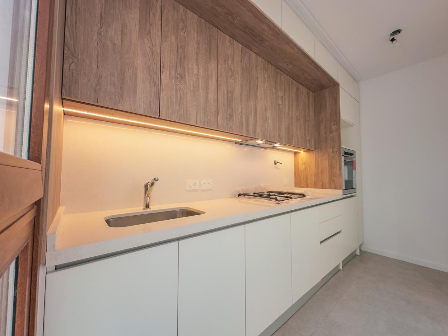 Foto de VENTA SEMIPISO 4 AMBIENTES A ESTRENAR CONTRAFRENTE BALCÓN, imagen 1