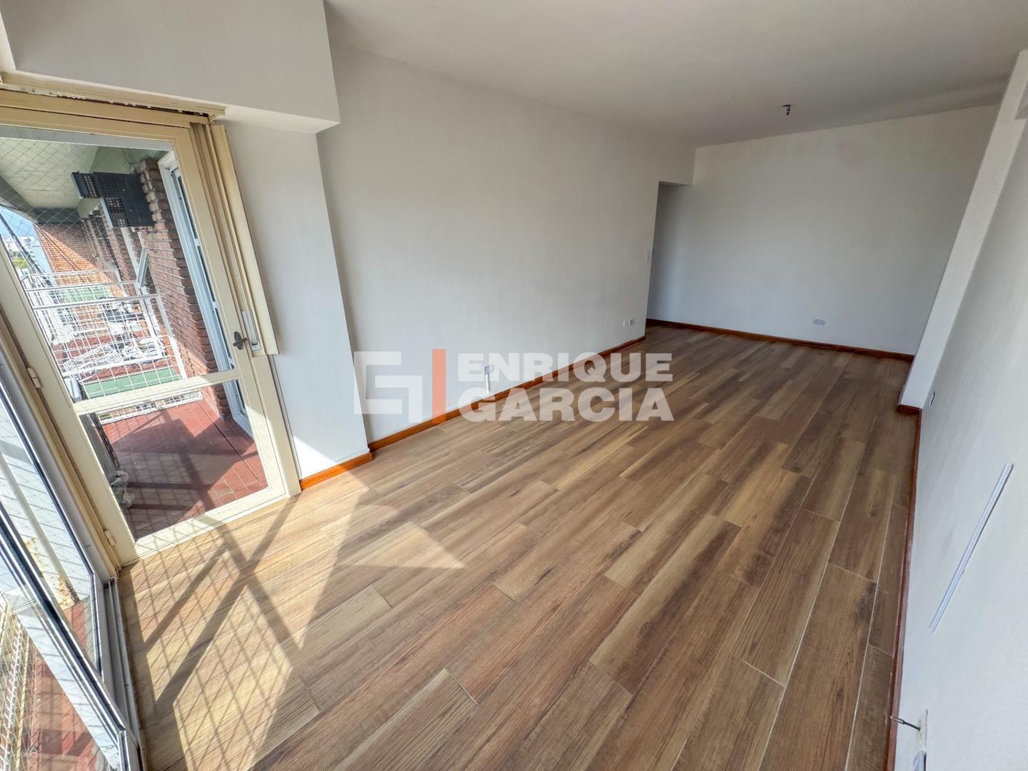 Foto de VENTA DEPARTAMENTO 4 AMBIENTES SUPER LUMINOSO EN COGHLAN, imagen 2
