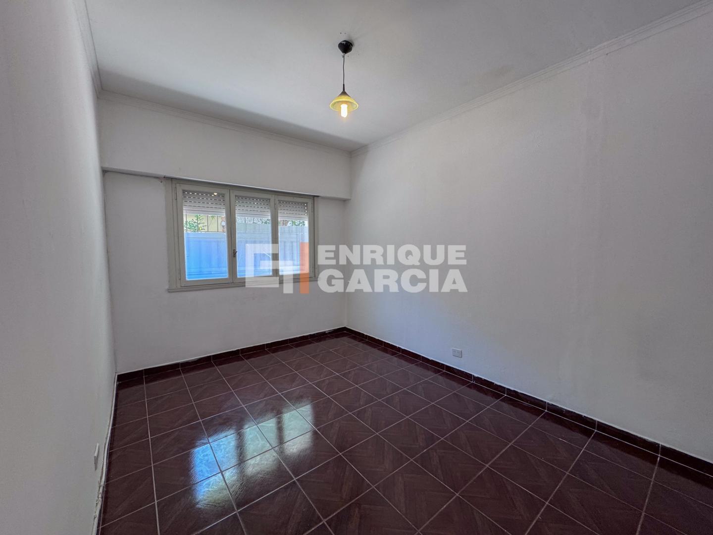Foto de VENTA 4 AMBIENTES EN PLANTA BAJA AL FRENTE CON PATIO AP PROF, imagen 2