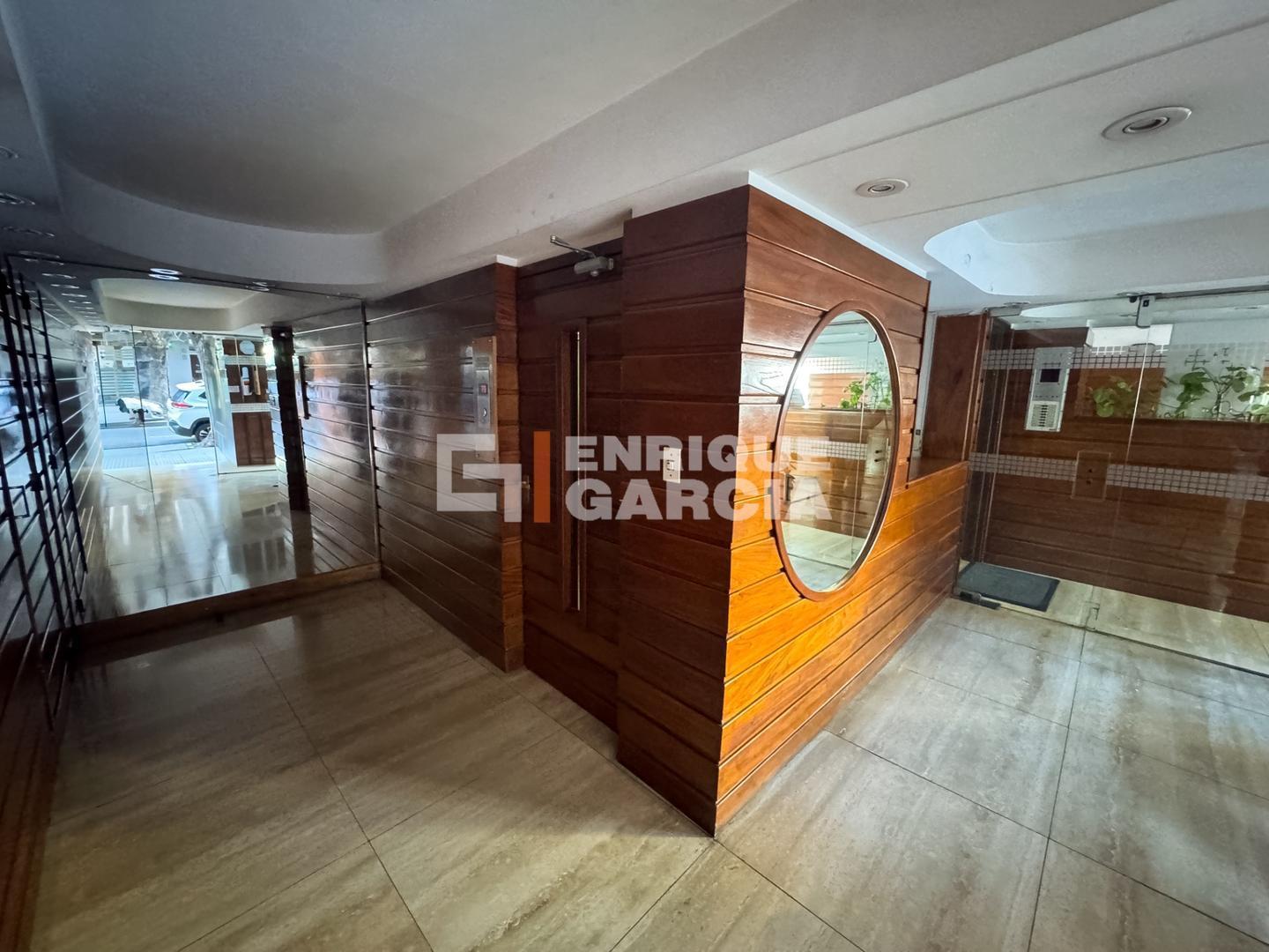 Foto de VENTA PISO 4 AMB C/DEPEN BALCÓN CORRIDO COCHERA BAULERA, imagen 2