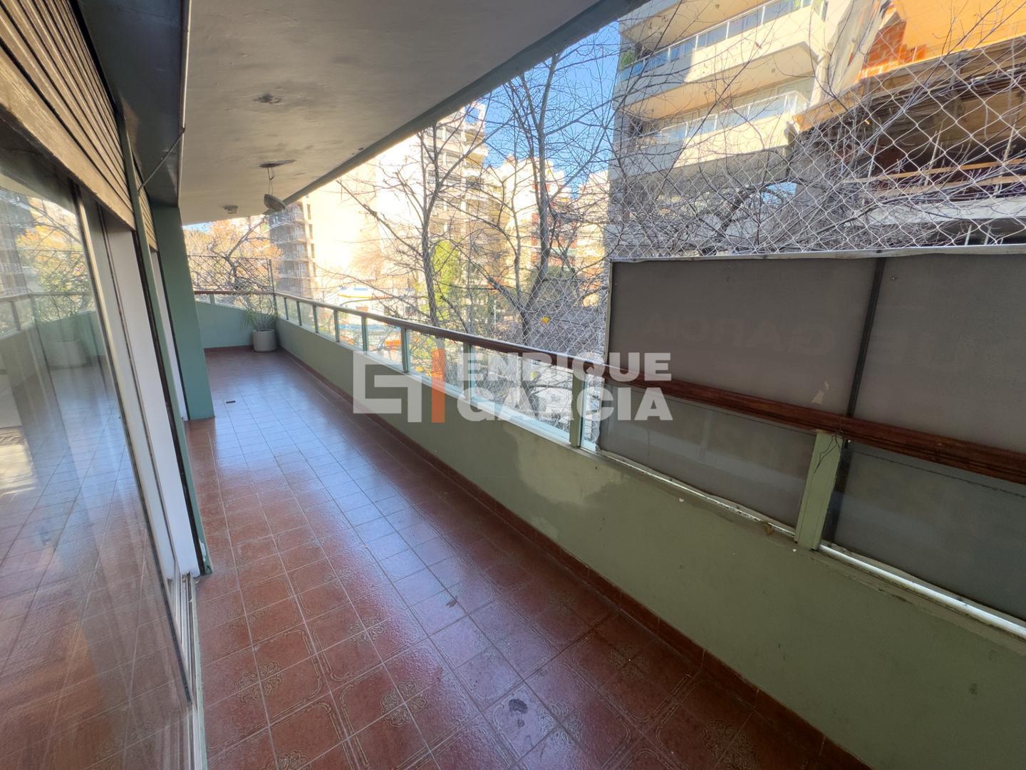 Foto de VENTA PISO 4 AMB C/DEPEN BALCÓN CORRIDO COCHERA BAULERA, imagen 5