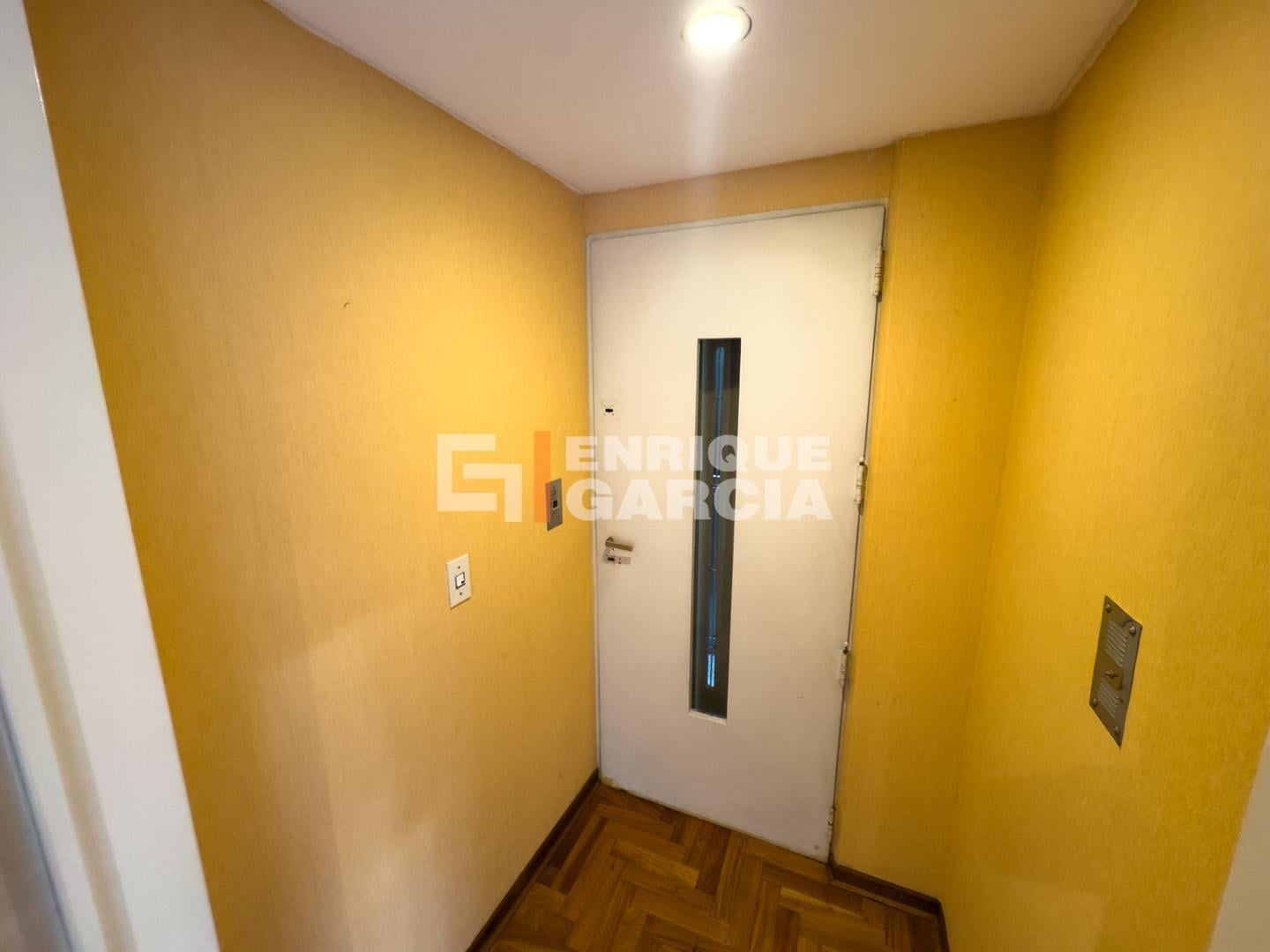 Foto de VENTA PISO 4 AMB C/DEPEN BALCÓN CORRIDO COCHERA BAULERA, imagen 1
