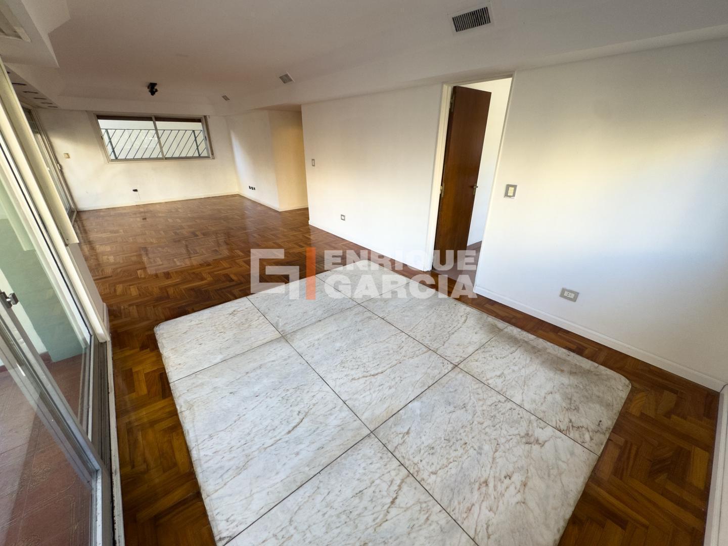 Foto de VENTA PISO 4 AMB C/DEPEN BALCÓN CORRIDO COCHERA BAULERA, imagen 4