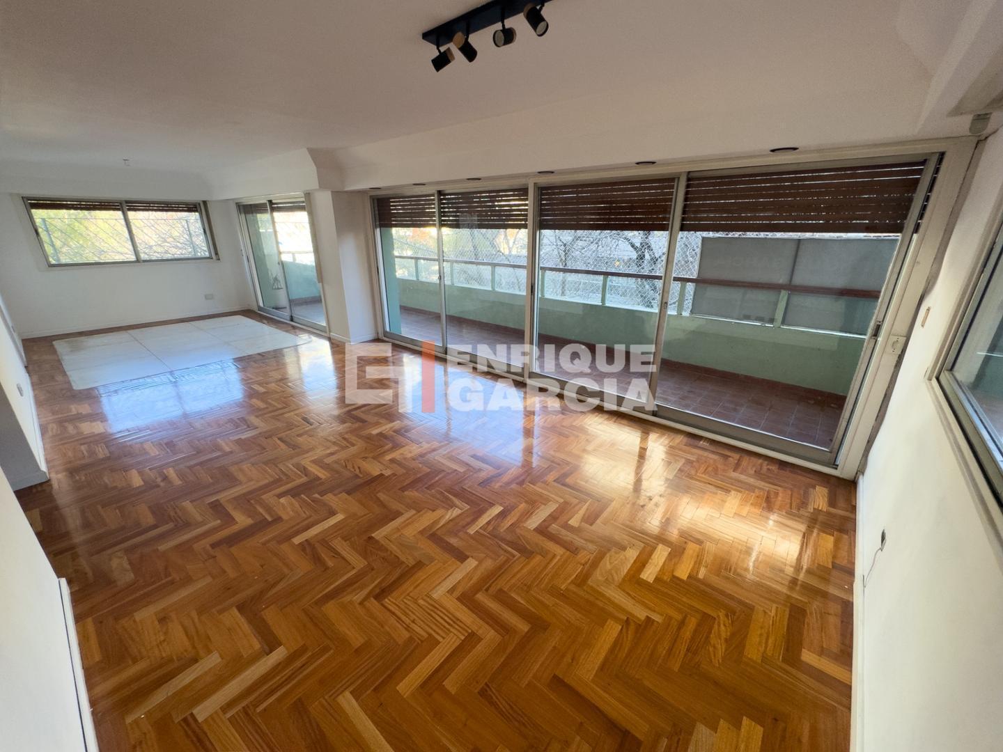 Foto de VENTA PISO 4 AMB C/DEPEN BALCÓN CORRIDO COCHERA BAULERA, imagen 3
