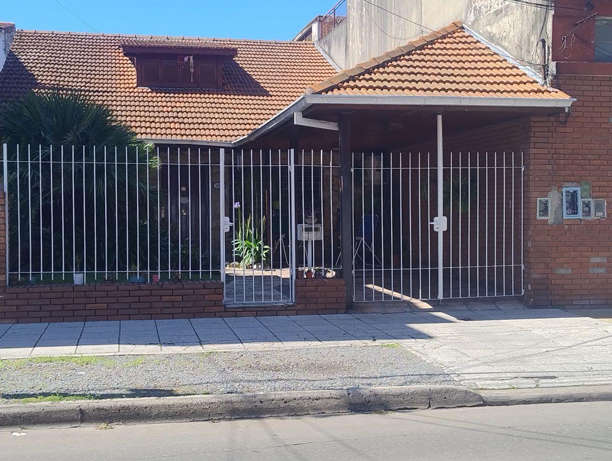 Casa con 350 m² y 5 ambientes en venta en Munro Idal 2 familias