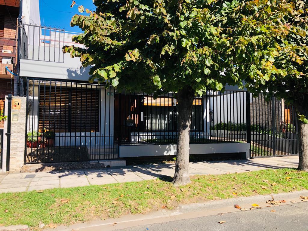 Casa - Catriel al 1200- Ramos Mejia