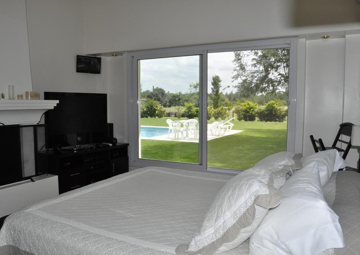 Casa 6 Ambientes - Club de Campo Los Pingüinos - Av Presidente Perón 10298 1