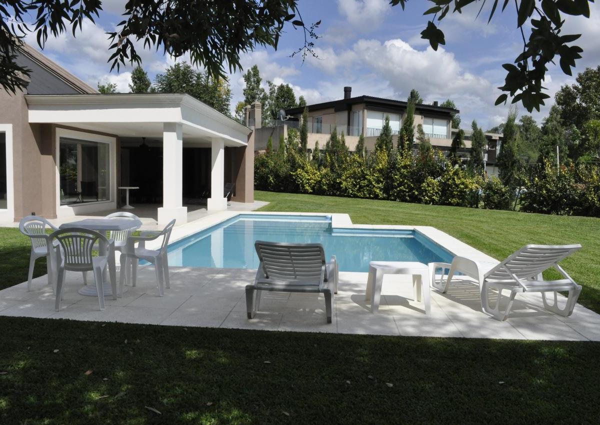 Casa 6 Ambientes - Club de Campo Los Pingüinos - Av Presidente Perón 10298 2