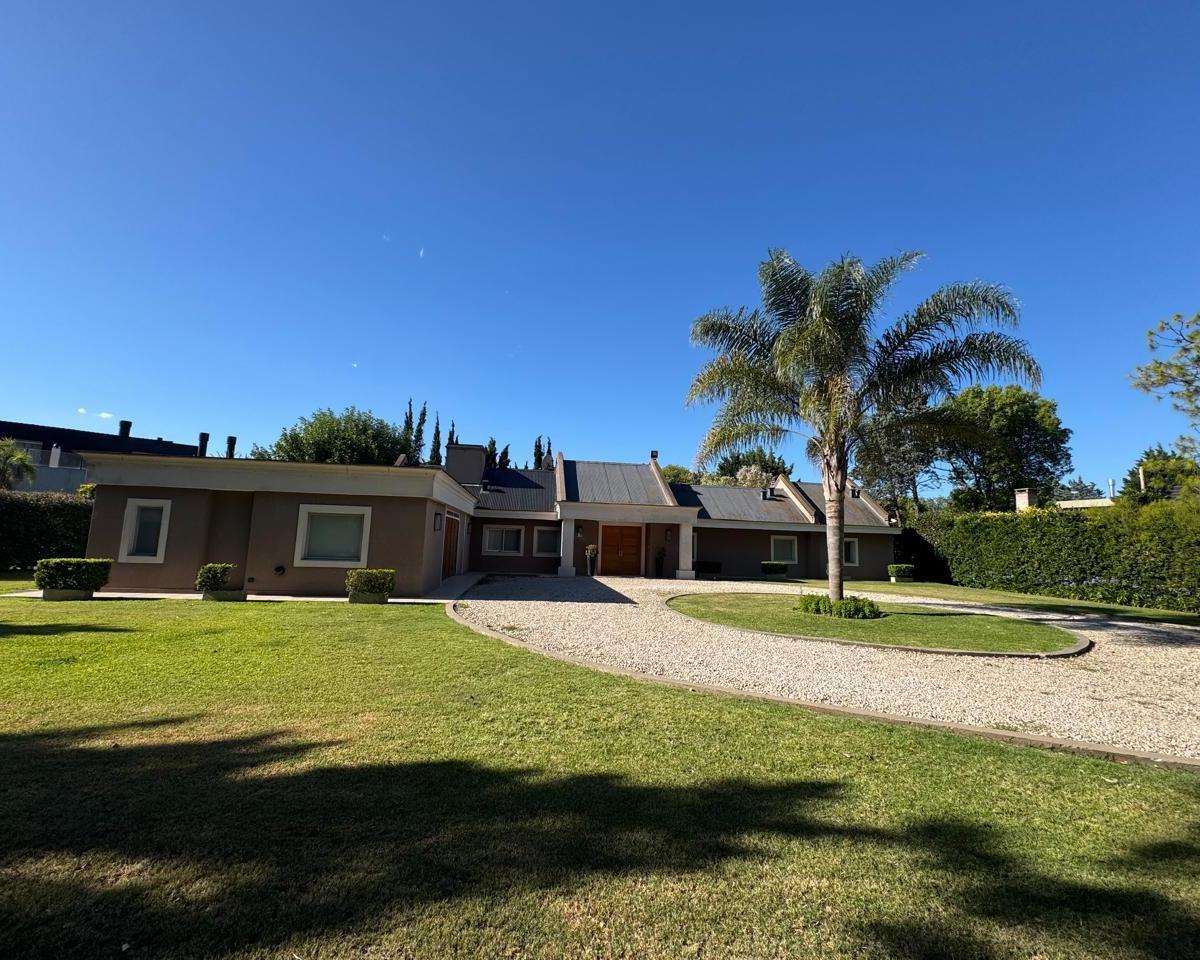Casa 6 Ambientes - Club de Campo Los Pingüinos - Av Presidente Perón 10298 3