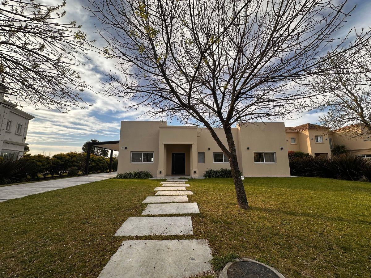 Foto de Venta-Country Terravista-Casa en una planta-parque-piscina, imagen 1