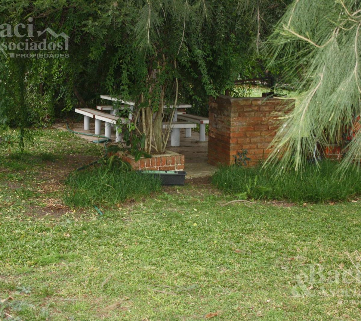 Casa quinta en barrio Los Rosaled