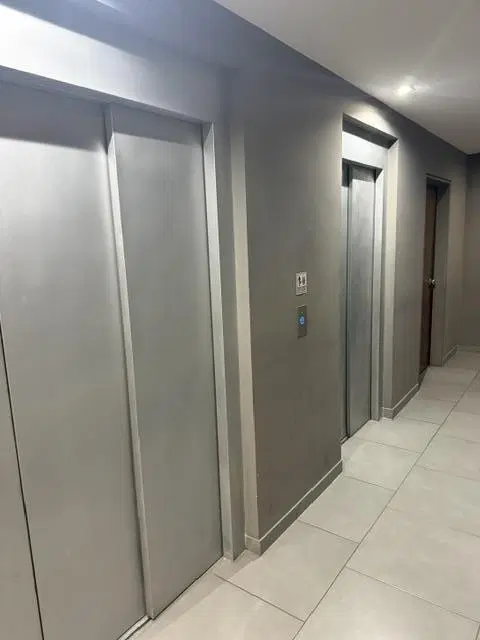Muy Luminoso con balcón - Baño y Toilette - 3