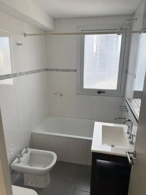 Muy Luminoso con balcón - Baño y Toilette - 5