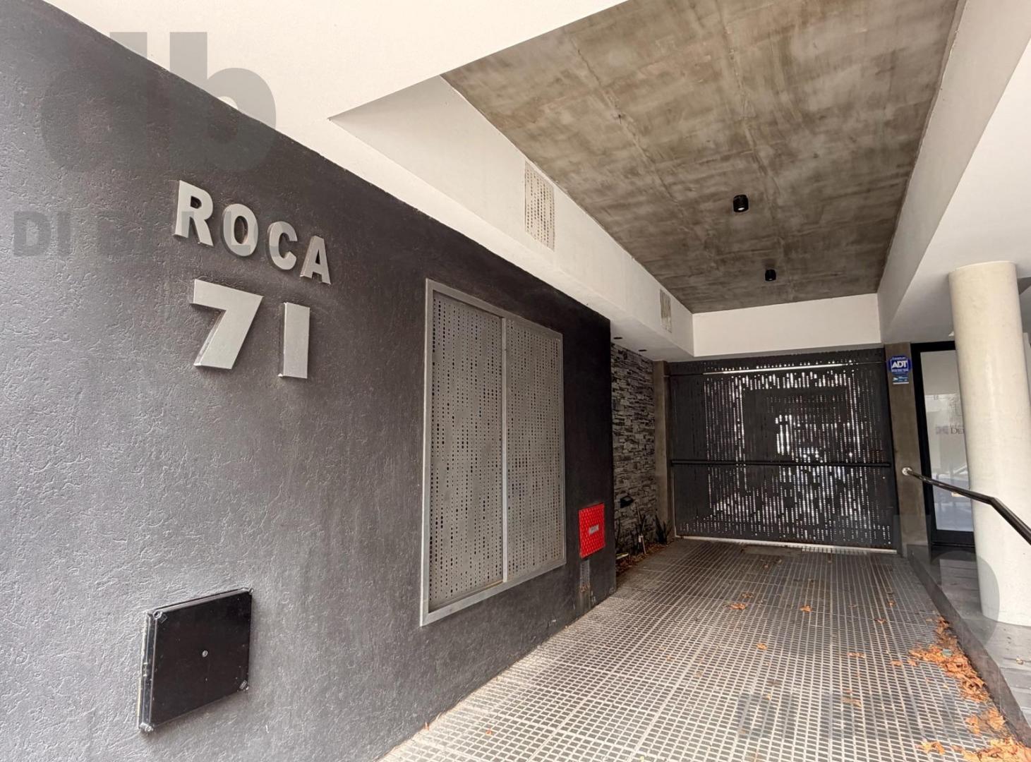 Foto de Cochera semicubierta en Roca y Rivadavia, imagen 2