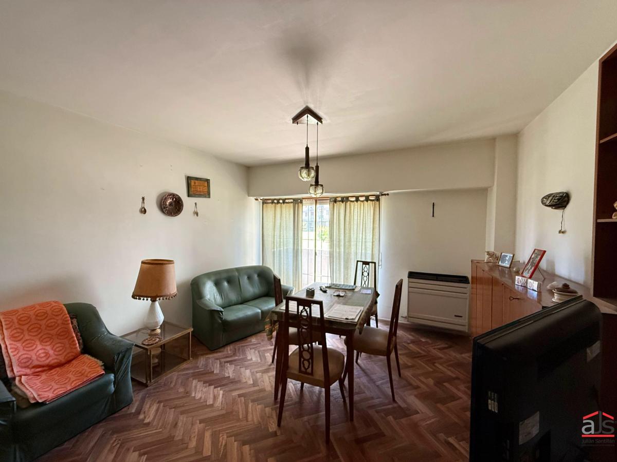 DEPARTAMENTO DE 3 AMBIENTES CON COCHERA FIJA CUBIERTA.
