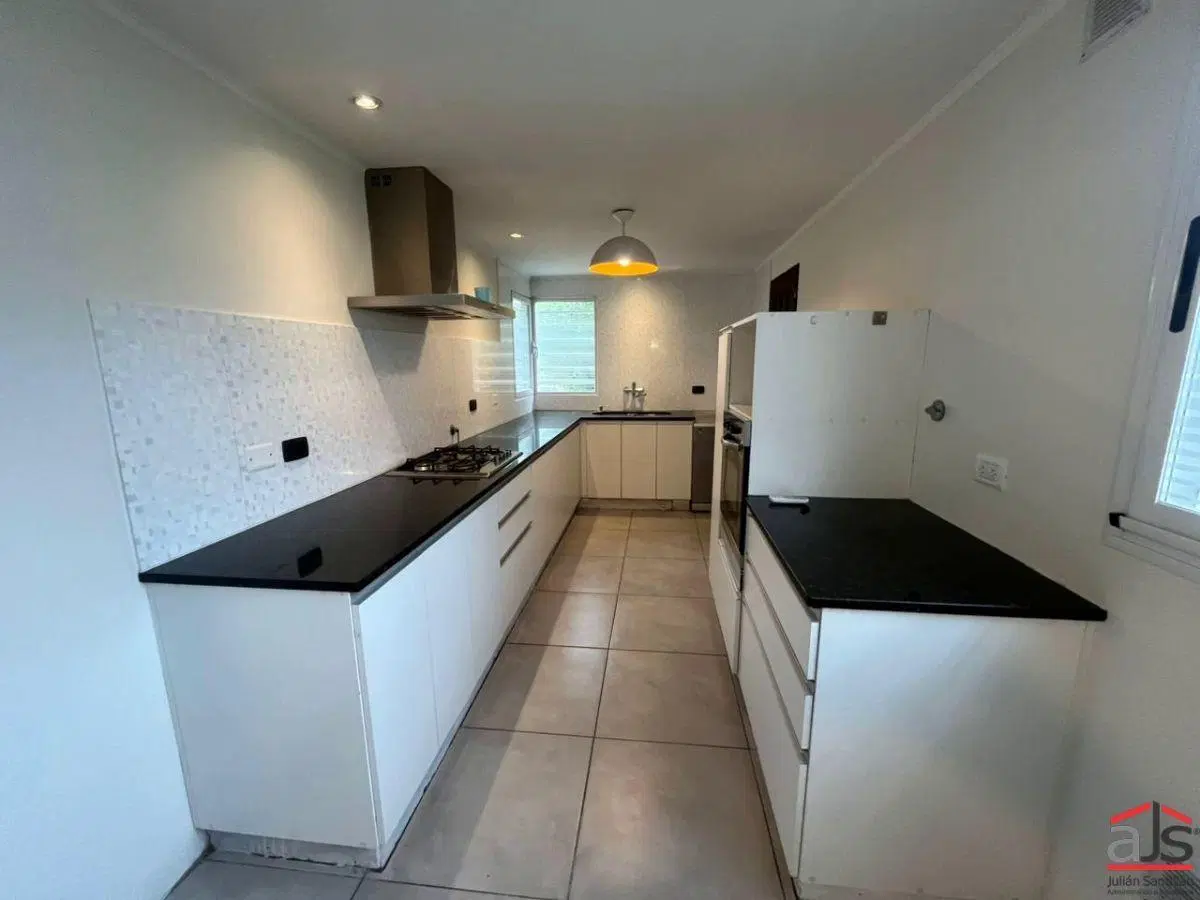 Casa de 3 ambientes con parque, parrilla y losa radiante – Alquiler 24 meses 2